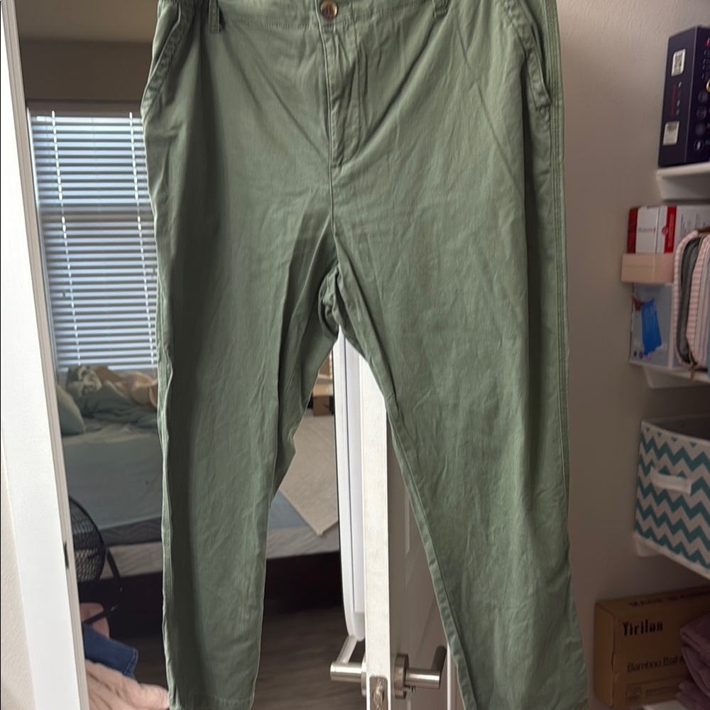 Old Navy Green Skinny Pants with Full Length and Soft Fabric